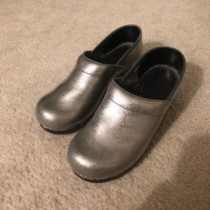 Sanita Professional Patent Silver Clogs